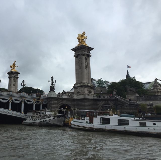 Paris attractions through the river cruise 