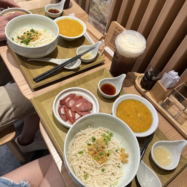 蟹黃油拌麵 必點奶蓋焙茶 蟹黃油拌麵 必點奶蓋焙茶
