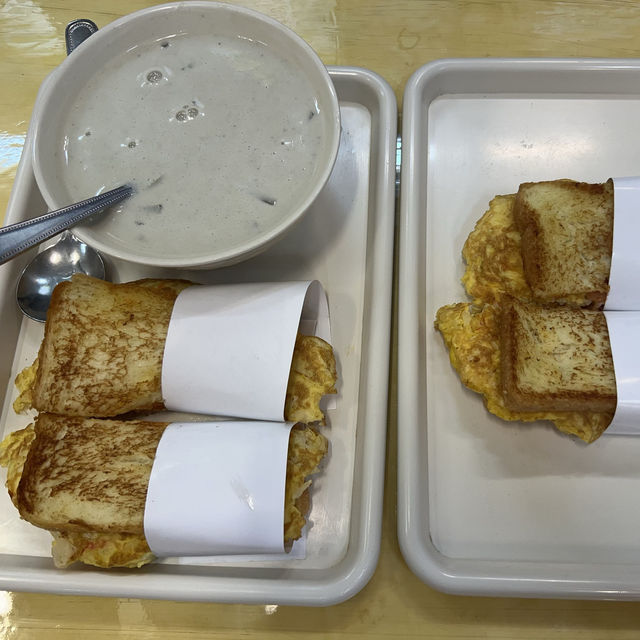 국제시장에서 토스트와 콩국 맛집 “신창 토스트”