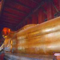 タイに来たら必見👀✨黄金に輝く巨大な涅槃像