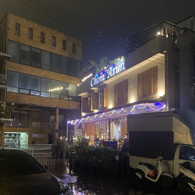 왓 아룬 사원이 보이는 맞은 편 “촘 아룬” 레스토랑 👩‍🍳