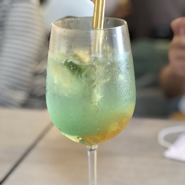 超可愛彩繪外牆｜文青咖啡廳R9🌺