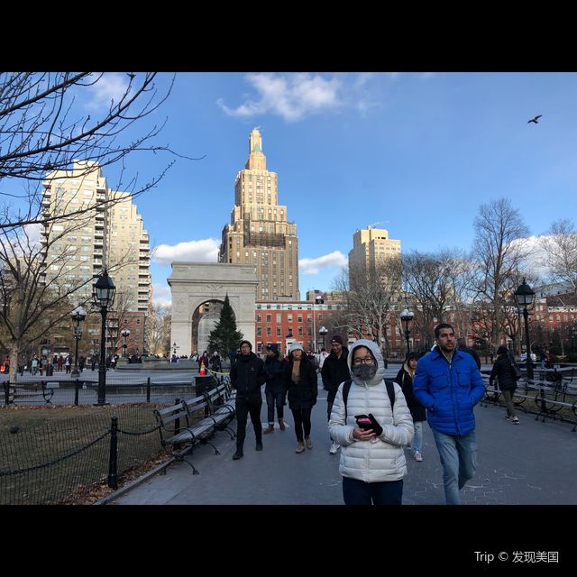 พาไปถ่ายรูปกับ Washington Square Arch กันค่ะ