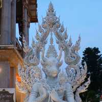 ชมงานปั้นแนวพุทธศิลป์วัดกลางกรุงเทพฯ 