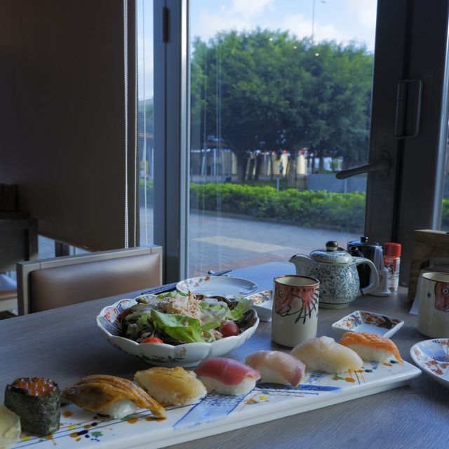 玻璃居酒屋，嘆食材新鮮的日式料理