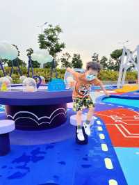 鬧市中室外大型棋盤遊樂場 + 室內展覽