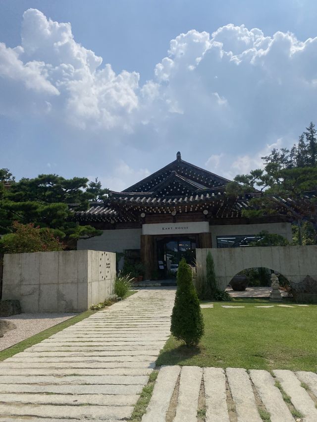 가든뷰가 환상적인 카페 ‘칸트의 마을’