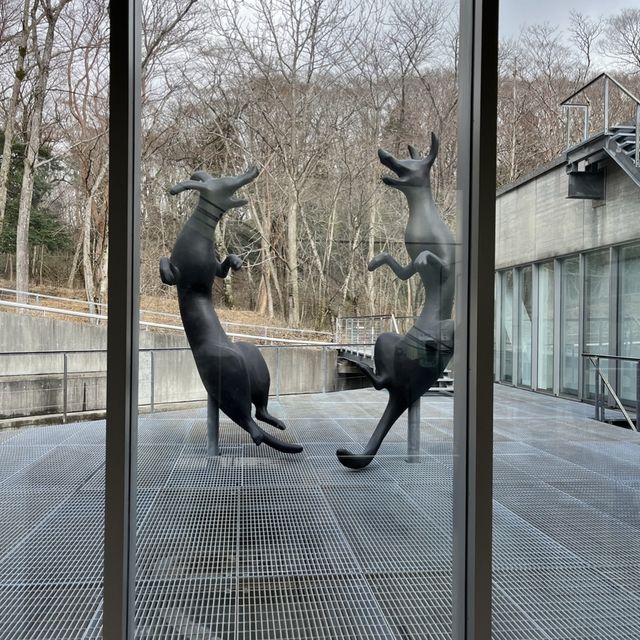 朝イチに美術館