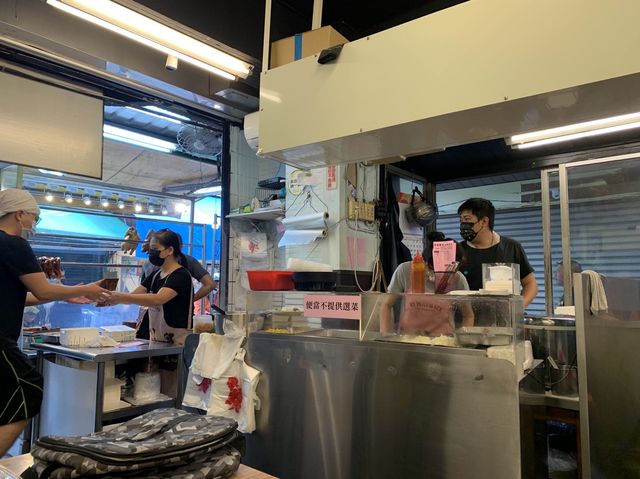 小巨蛋人氣燒臘 - 香港陳記燒臘便當粥麵