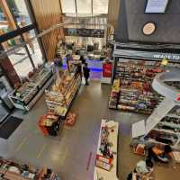 芭提雅最大的7-Eleven旗艦店 節能環保遊輪外觀的多功能便利店