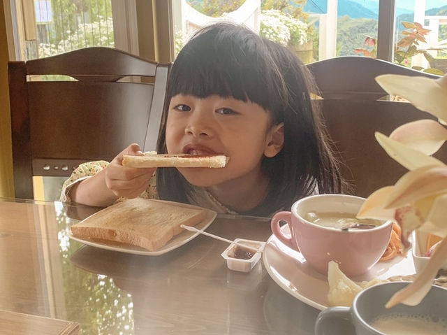 像在童話故事裡出現的鄉間小屋，擁有超美窗景又很有溫馨感的花園民宿 