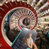 i'm inlove with this Spiral bookstore🥰