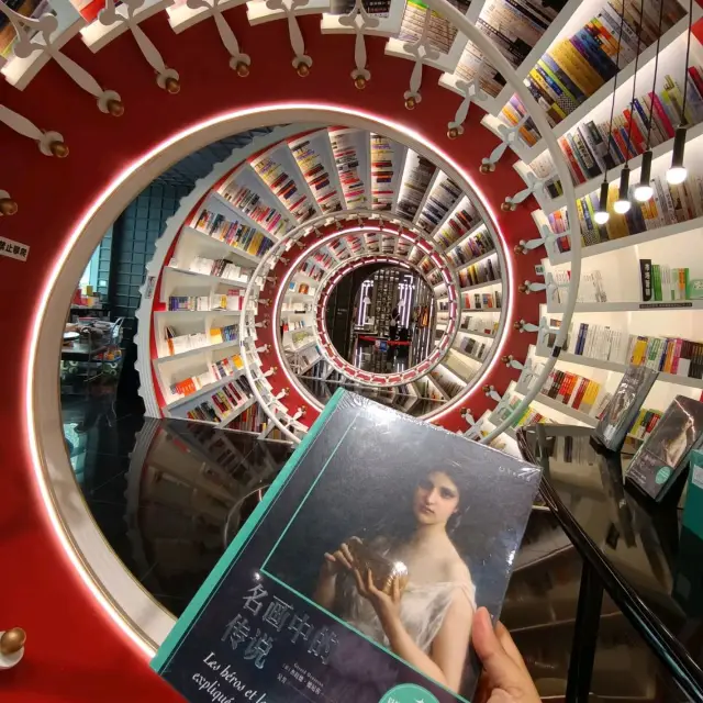i'm inlove with this Spiral bookstore🥰