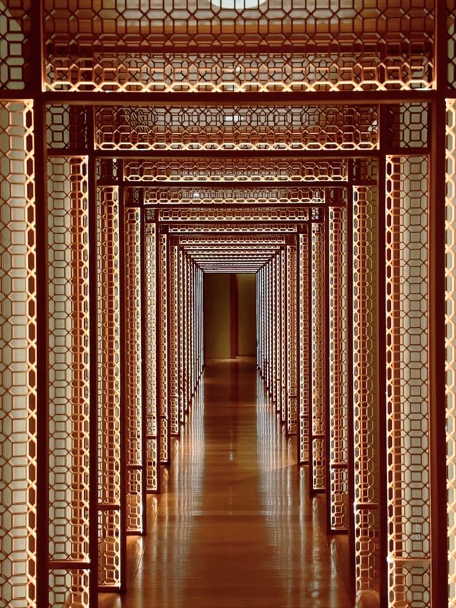 Check into the Xiamen Waldorf Astoria Hotel and enjoy a refined journey.