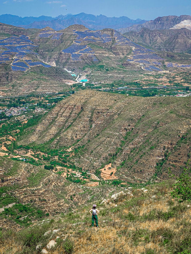 Beijing Hiking | Exploring the Dragon Palace Mountain Stone Array and Discovering the Thousand-Year Flower Tower.