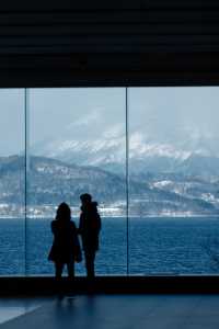 Hokkaido Lake Toya Onsen Hotel ♨️ Naonofu, a hot spring hotel overlooking snow-capped mountains and lakes.