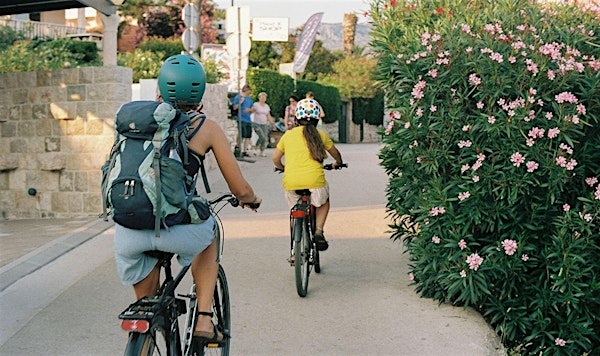 Bike Tour: The Estate | New Haven Green Flag Pole
