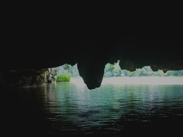 beautiful river cruise in tam coc