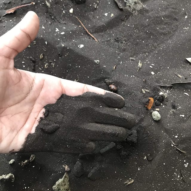 หาดทรายดำ หนึ่งเดียวในไทย