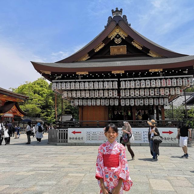 Yasaka-Jinja Shrine / Kyoto 