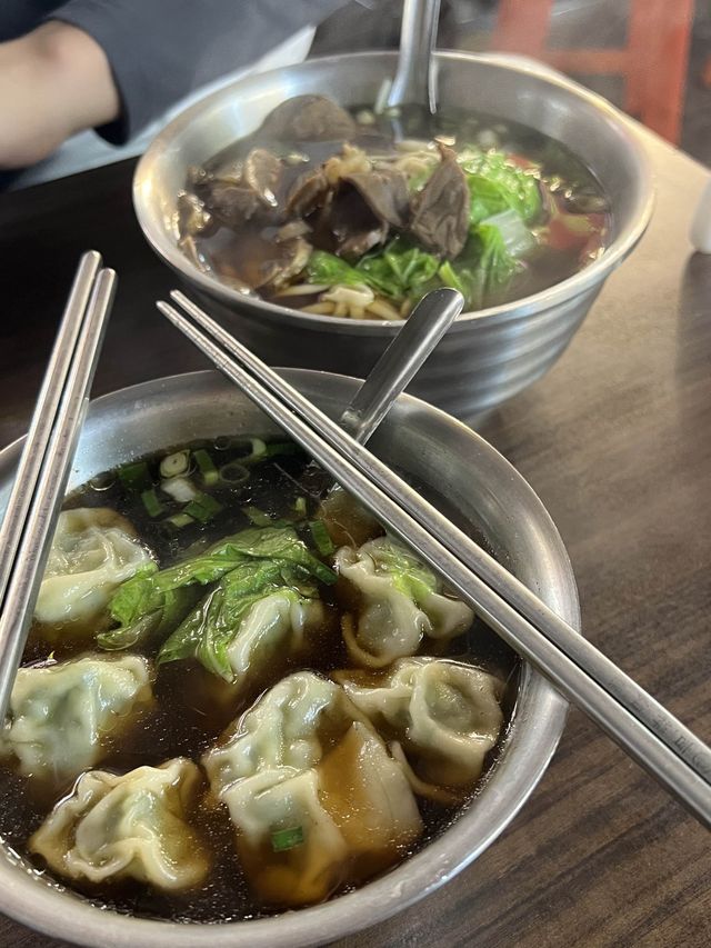 【台湾/台北】ニラ盛り盛りの超美味しい水餃子を見つけてしまった！【雙城街夜市】