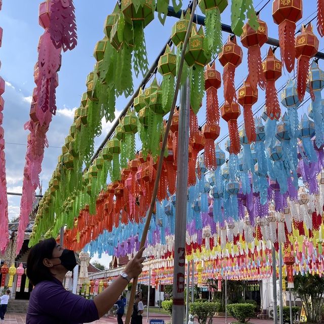 "เทศกาลโคมแสนดวงลำพูน"