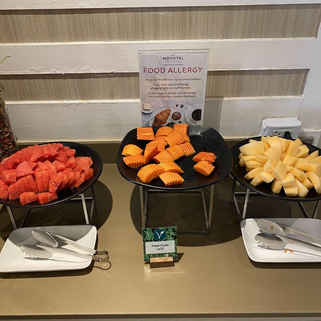 บุฟเฟ่ต์มื้อกลางวันที่ The Square Novotel สีลม