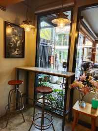 Plieu café สไตล์มินิมอล บรรยากาศอบอุ่น 