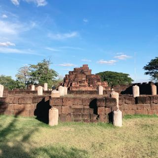 Ku Noi, was built around the 17th Buddhist century during the reign of Jayavarman VII of Cambodia, which is an important archaeological evidence of the ancient city of Champasri during the Dvaravati period. The current environment is located on a flat area near the temple. The village in the area of ​​rice fields and grasslands, The construction is of the Papuan and Angkor Wat style of Khmer art. There are ancient artifacts found in this area of ​​Ku Noi, such as sandstone sculptures of Lord Shiva, Lord Vishnu and the head of the temple. Ku Noi is a religious site for Hinduism, consisting of the main castle built of laterite and red sandstone. There is laterite building base extending from the main castle into a hall. There is a wooden upper machine with a tiled roof surrounded by laterite walls. There is a horseshoe-shaped moat surrounding another layer, with a gate (gopur) forming a portico on 4 sides, which is believed to have been used in the past as a place for important religious and religious ceremonies.

Address: Ban Pho Thong, Moo 1, Phra That Subdistrict, Na Dun District, Maha Sarakham Province 44180

#historicculture #unforgettableexperiences #urbanexplorer #roadtrips