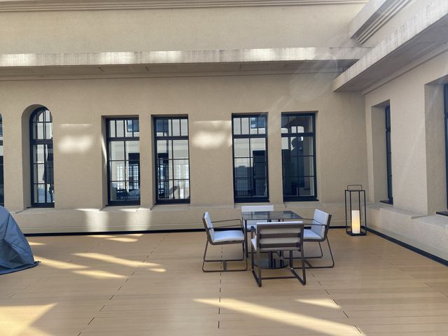京都最古のコンクリート造りの小学校校舎に宿泊できます。