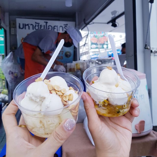ไอติมไข่แข็งมหาชัยริมสระเมืองทอง