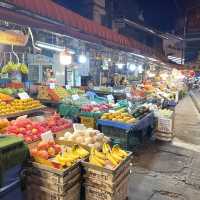 ตลาดวโรรส / กาดหลวง ยามค่ำคืน
