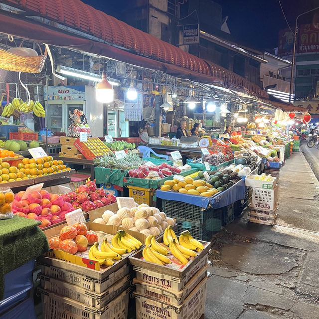 ตลาดวโรรส / กาดหลวง ยามค่ำคืน