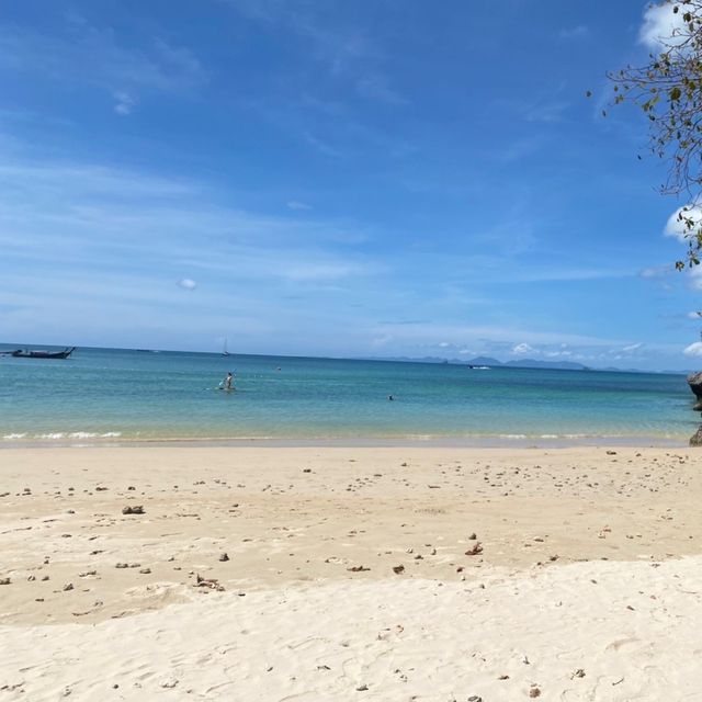 เดินเล่นที่หาดมาลิบู เกาะพะงัน