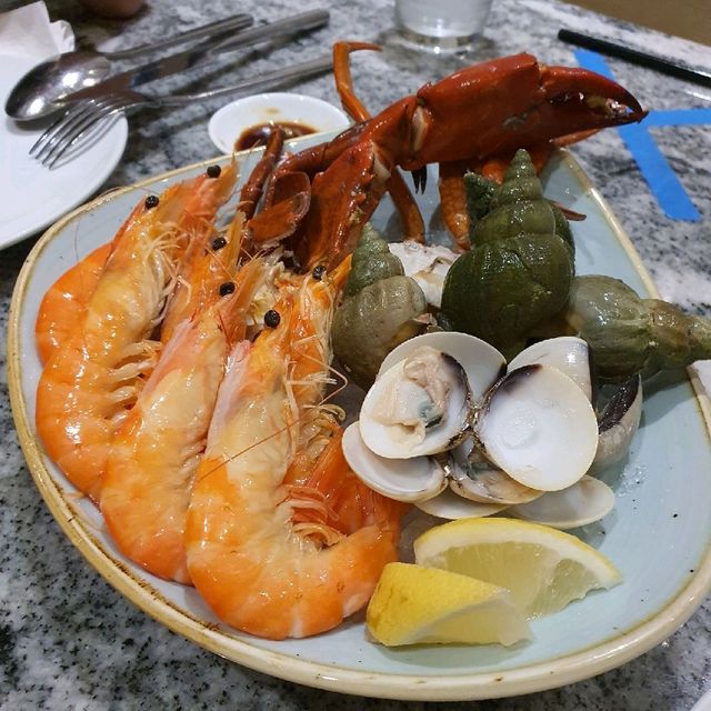 Buffet dinner along the bank of SG river