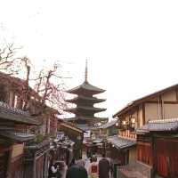 京都の名所 八坂の塔！