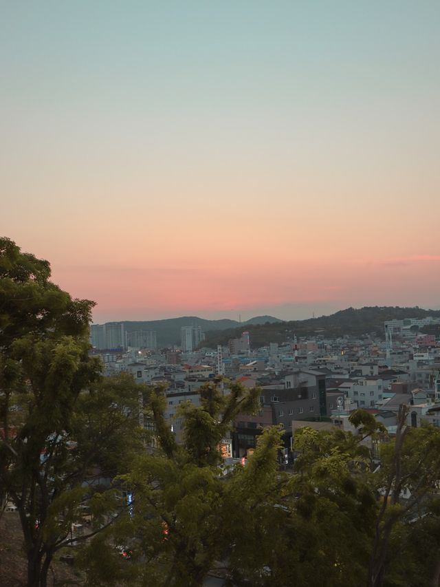 낮부터, 밤까지 즐기는 진주 피크닉 명소 진주성