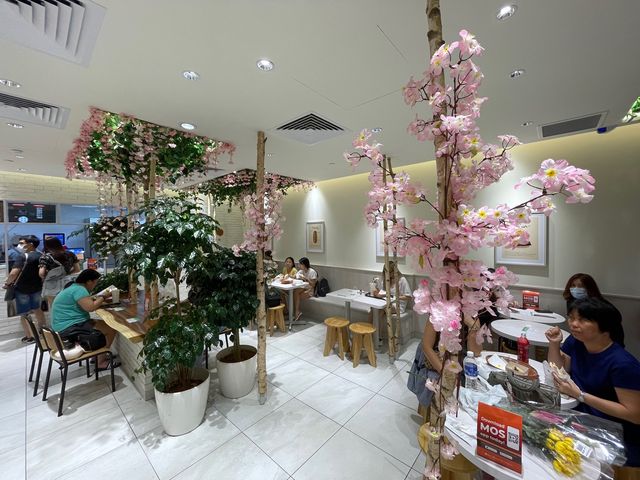 Sakura-themed MOS burger