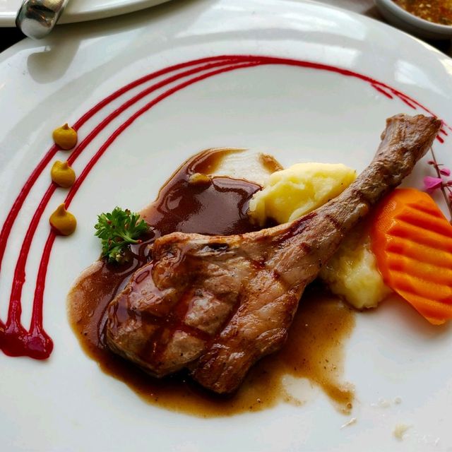Baiyoke Sky บุฟเฟ่ต์นานาชาติชั้น81 กินให้เด็กมันดู