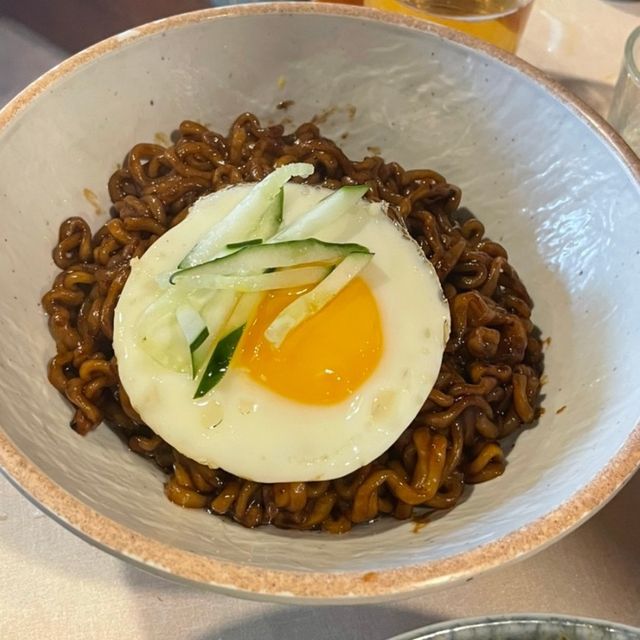 웨이팅 1시간 기본! 신사 고기 맛집 꿉당