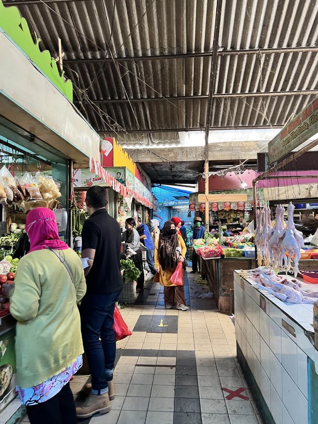 Pasar Cihapit, a Glimpse into Bandung’s Life