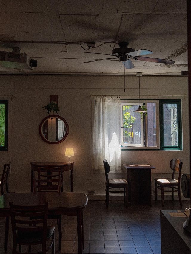 망원시장 근처 고즈넉한 공간, ‘보통공원’