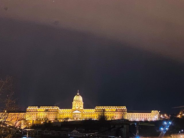 BUDA CASTLE ILLUMINATES 