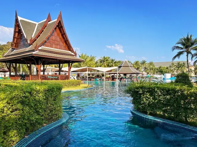 A perfect holiday time in the pool suite of the Sofitel Krabi Phokeethra Golf & Spa Resort!