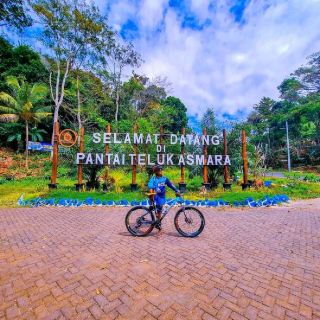 Teluk Asmara Beach