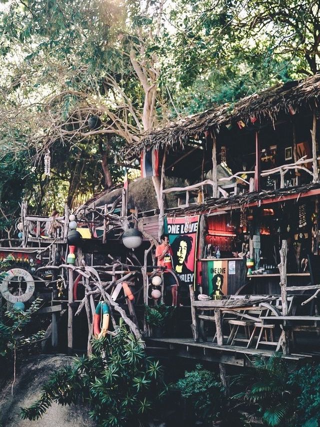 The Rock Beach Bar ณ สมุย