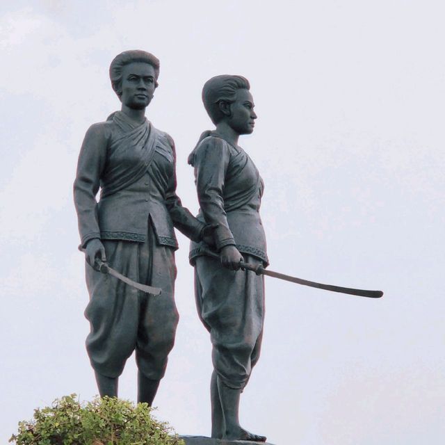 อนุสาวรีย์ท้าวเทพกระษัตรี ท้าวศรีสุนทร