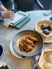 飽覽維港景色 享受特色中菜