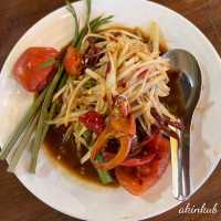 แซ่บซี๊ดที่ร้านตำกระเทย สาเกต UD Town