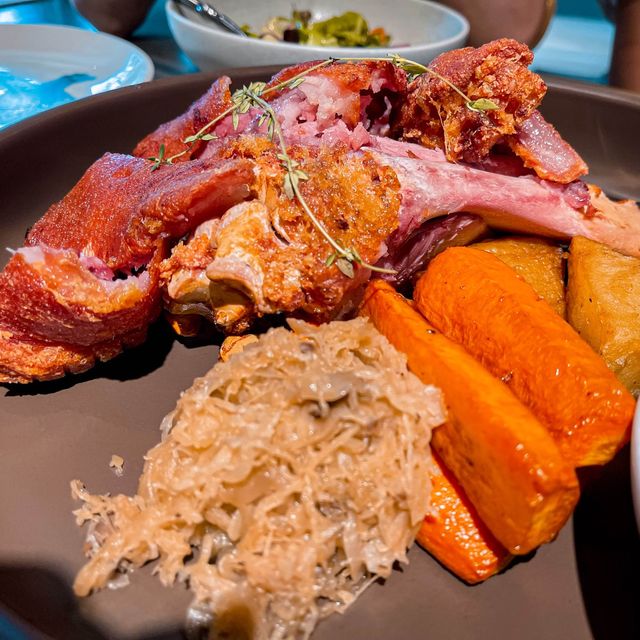 招牌德國鹹豬手😋😋